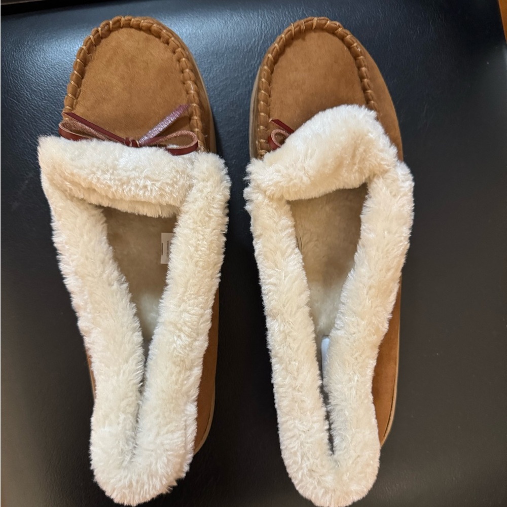 Old Navy NEW Brown Tan Faux Fur Lined Moccasins Slipper Cozy Slip-On Shoes - Picture 2 of 5